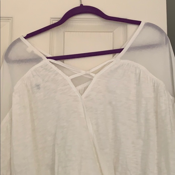 White Casual T-Shirt - Picture 4 of 8